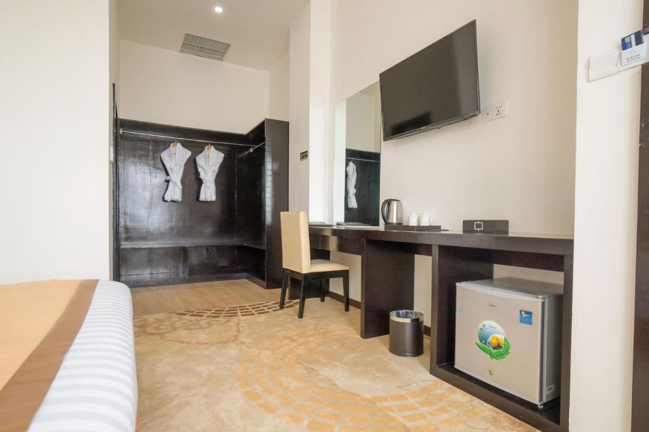 Sanchaung Hotel 3*